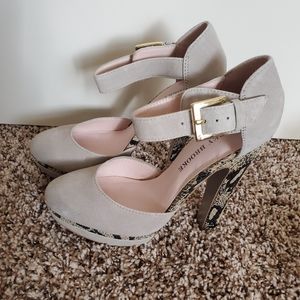Aurdrey Book platform shoes size 6